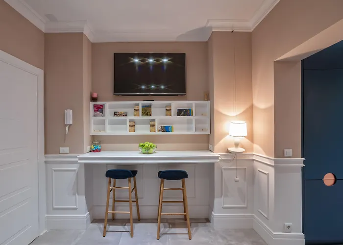 לינה וארוחת בוקר Zadera 4*